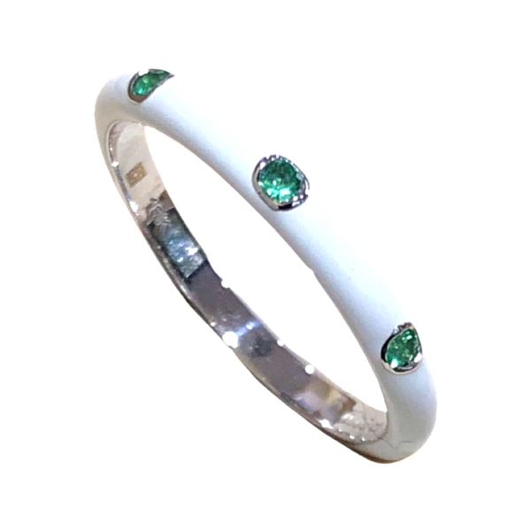 Anillo oro blanco con esmaltado blanco y esmeraldas