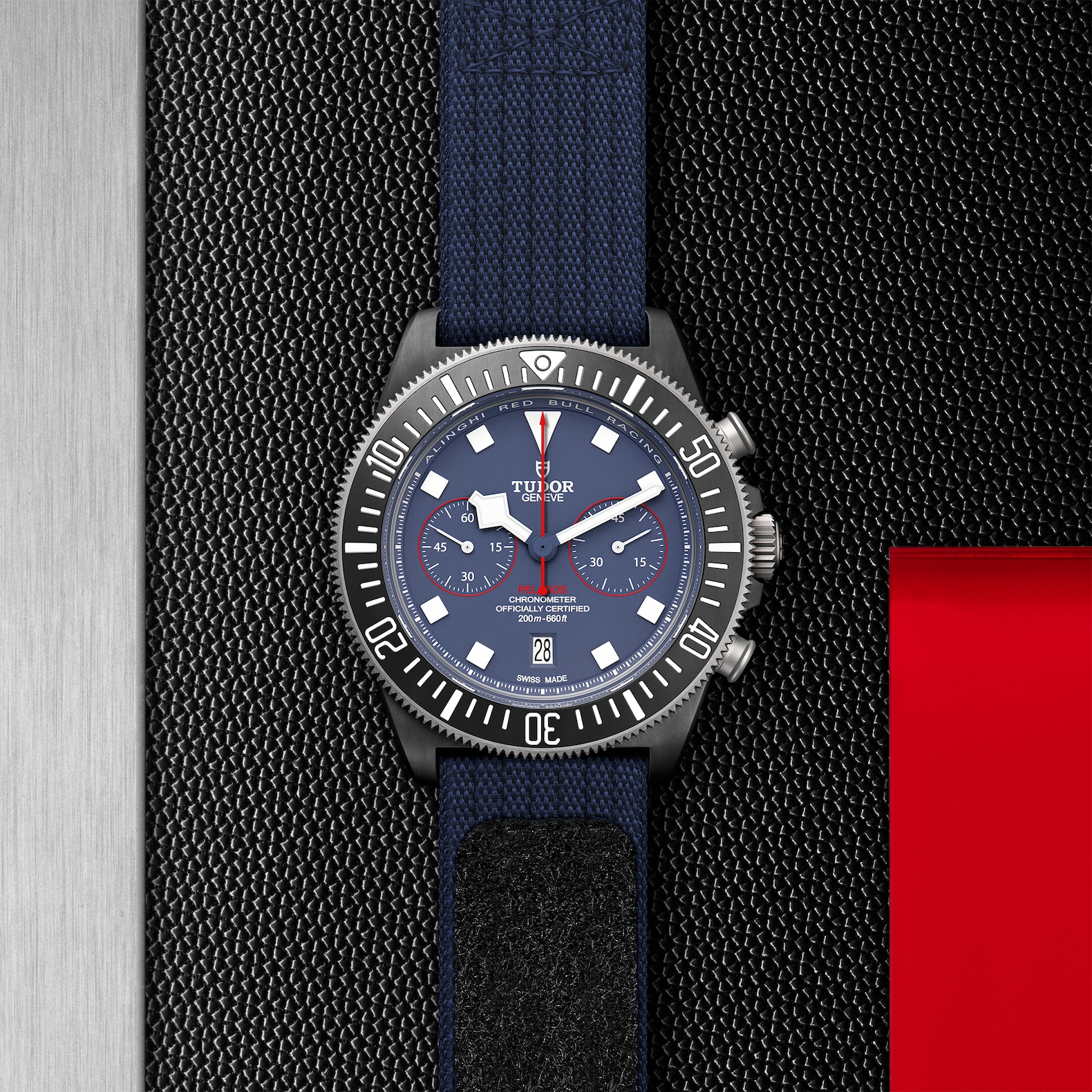 m25807kn-0001_flatlay-std