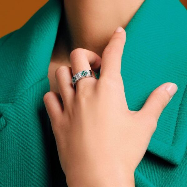 Anillo love in verona con diamantes y esmeraldas - Imagen 2
